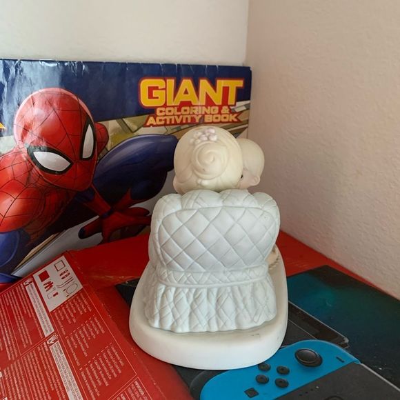 Precious Moments 527556 Bring The Little Ones To Jesus, Reading Bible Figurine - Picture 5 of 5